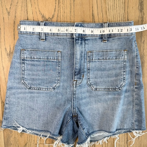 Madewell Women’s High Rise Patch Pockets Frayed Hem Denim Shorts Size 27 - Picture 5 of 8